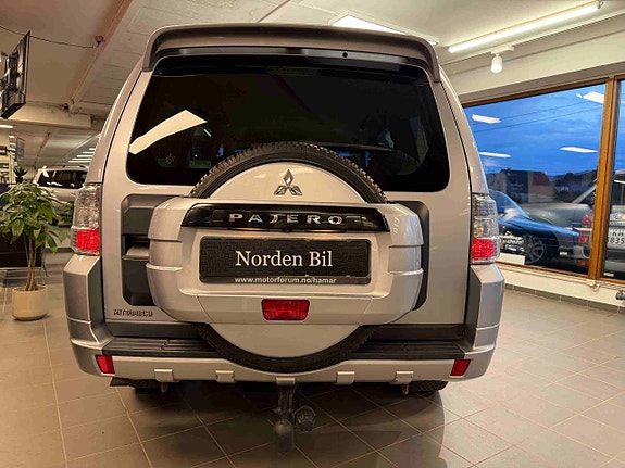 Mitsubishi Pajero 6 of 30