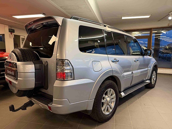Mitsubishi Pajero 7 of 30
