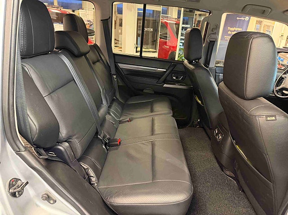 Mitsubishi Pajero 24 of 30
