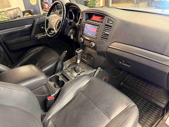 Mitsubishi Pajero 30 of 30