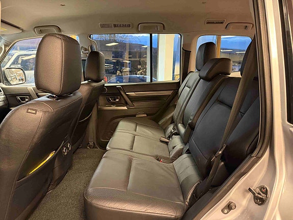Mitsubishi Pajero 26 of 30