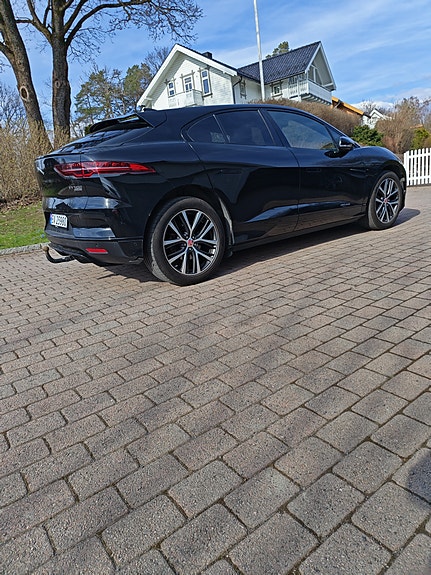 Jaguar I-PACE 4 of 15