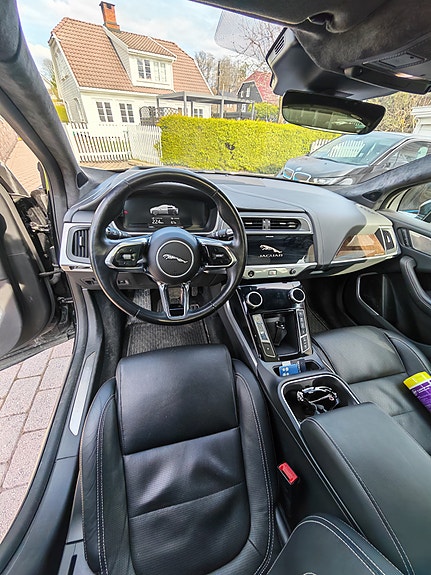 Jaguar I-PACE 10 of 15