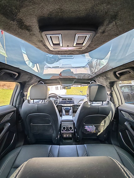 Jaguar I-PACE 13 of 15