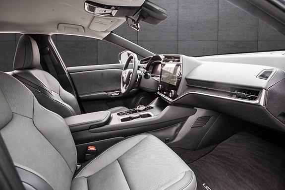 Lexus RZ450e 16 of 20