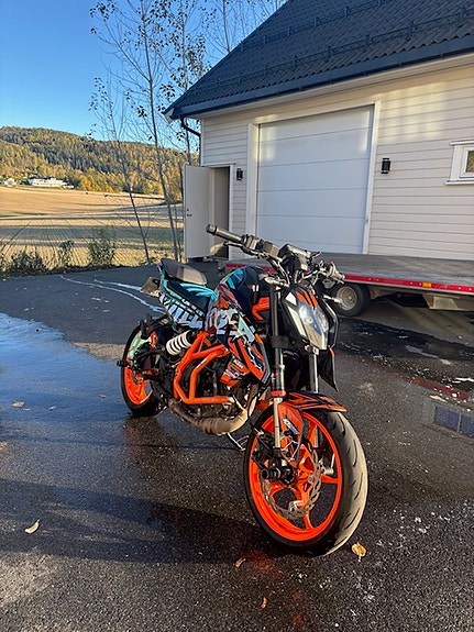 KTM 390 Duke 3 of 8
