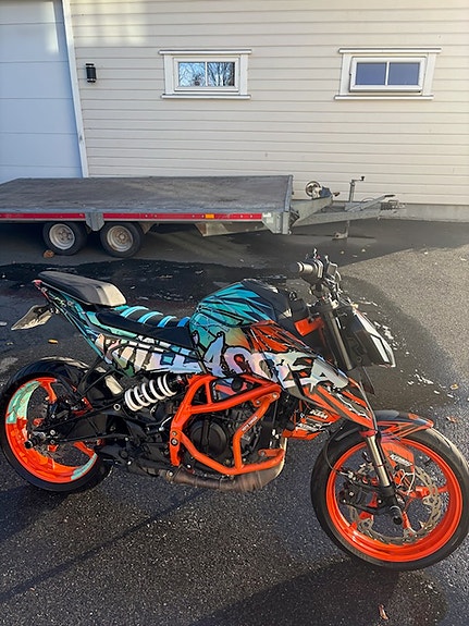 KTM 390 Duke 2 of 8