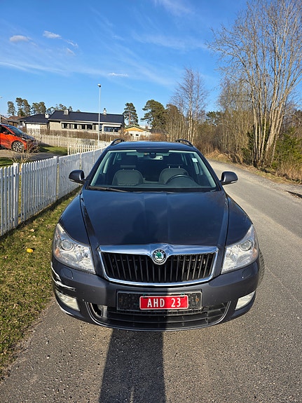 Skoda Octavia 2 of 30