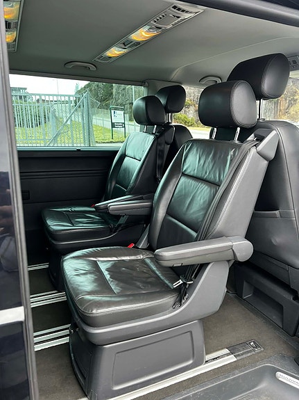 Volkswagen Multivan 7 of 14