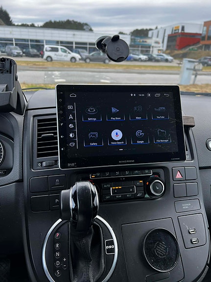 Volkswagen Multivan 2 of 14