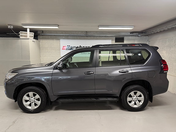 Toyota Land Cruiser 2 of 30