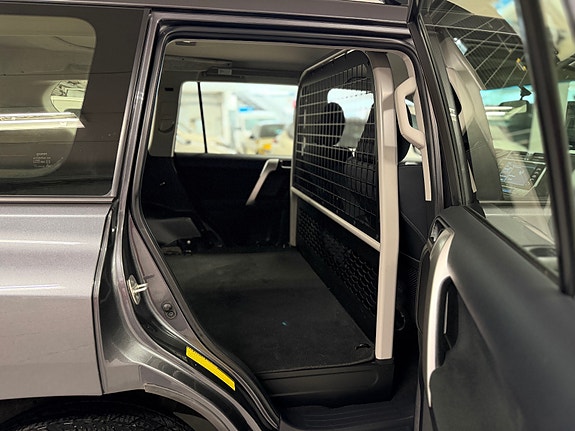 Toyota Land Cruiser 14 of 30