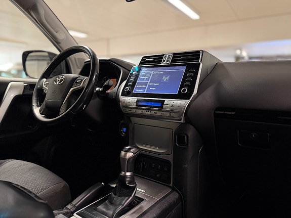 Toyota Land Cruiser 11 of 30