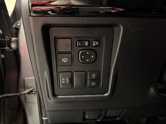 Toyota Land Cruiser 22 of 30