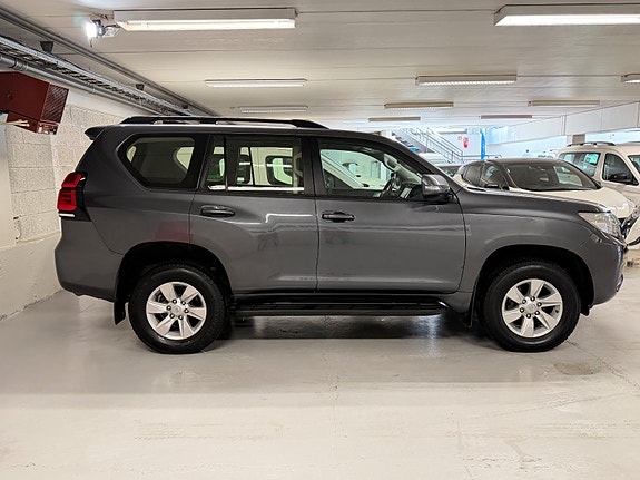 Toyota Land Cruiser 10 of 30