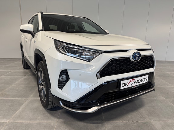 Toyota RAV4 Plug-in Hybrid 5 of 5