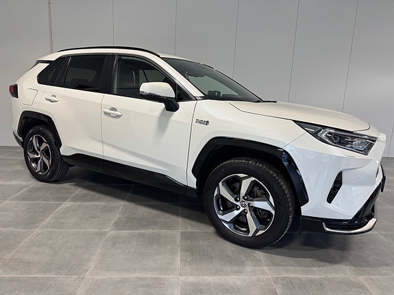Toyota RAV4 Plug-in Hybrid 3 of 5