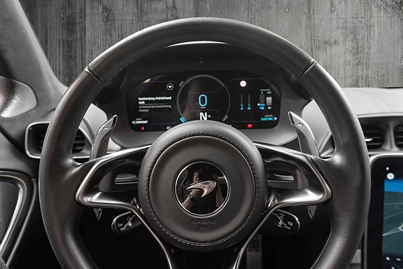 McLaren Artura 24 of 30