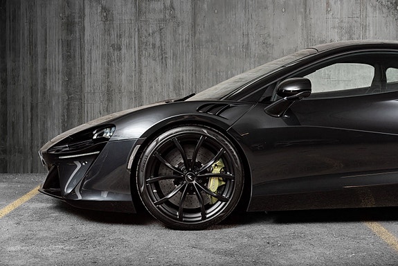 McLaren Artura 9 of 30