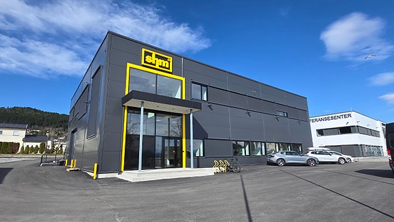 Vi holder til i helt nye og moderne lokaler ved Kviltorp i Molde, kun få minutter fra flyplassen og sentrum.