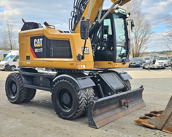 Cat M317F, 2017 mod, 11700 timer, Rotortilt, 2 Skuffer, GPS. 9 of 30