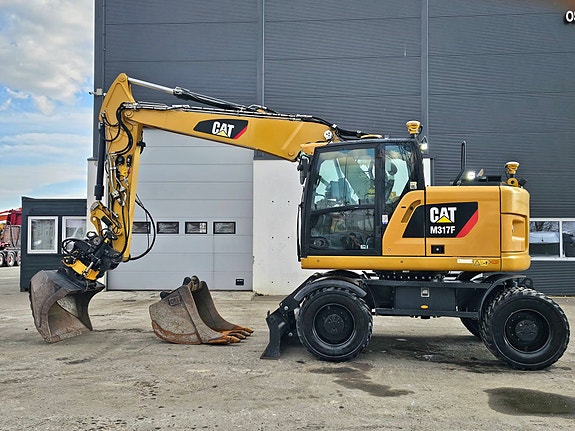 Cat M317F, 2017 mod, 11700 timer, Rotortilt, 2 Skuffer, GPS. 2 of 5