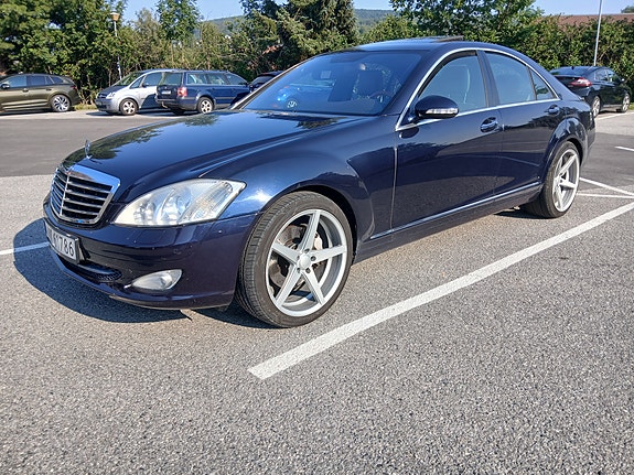 Mercedes-Benz S320 5 of 21