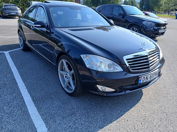 Mercedes-Benz S320 2 of 21