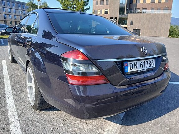 Mercedes-Benz S320 3 of 21