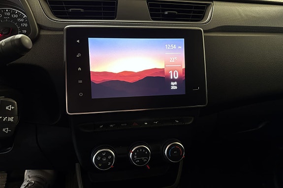 Oversiktlig klimakontroll og touchscreen gjør kjøring enkel og behagelig.