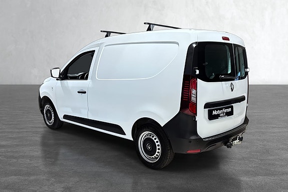 Ryggesmart varebil med takrails og lett tilgjengelige bakdører.