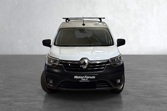 Moderne front med tydelig grill og gode kjørelys