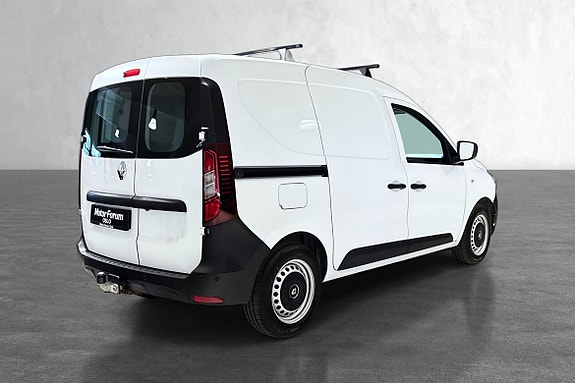 Bakdører med vindu, visker og varme for bedre sikt og komfort.