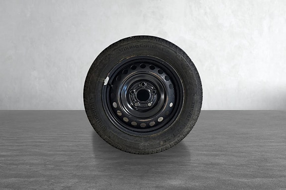 Solid støtfanger og robust baklys for trygg kjøreatferd bakfra.