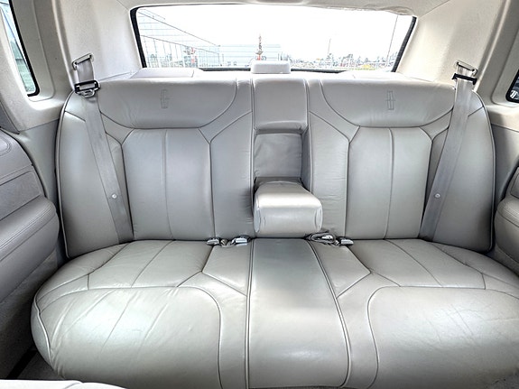 Lincoln Town Car 5 of 5