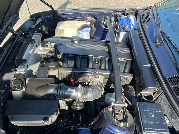 BMW 318i 16 of 19