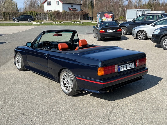 BMW 318i 3 of 19