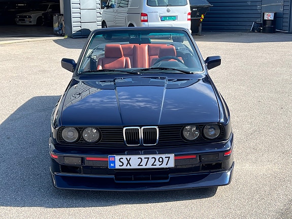 BMW 318i 8 of 19