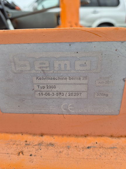 Bema feiemaskin med oppsamler 2011, kr 23 000,-