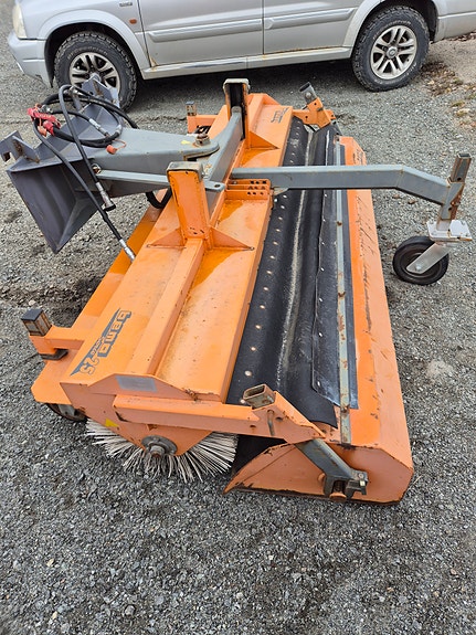 Bema feiemaskin med oppsamler 2011, kr 23 000,-