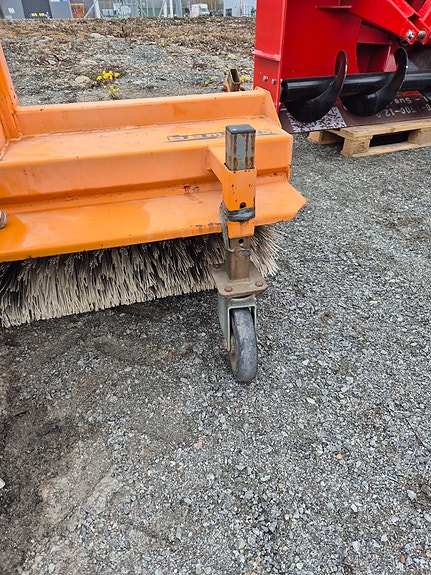 Bema feiemaskin med oppsamler 2011, kr 23 000,-