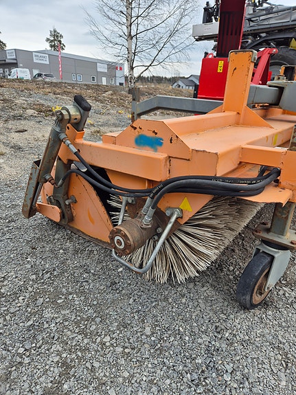 Bema feiemaskin med oppsamler 2011, kr 23 000,-