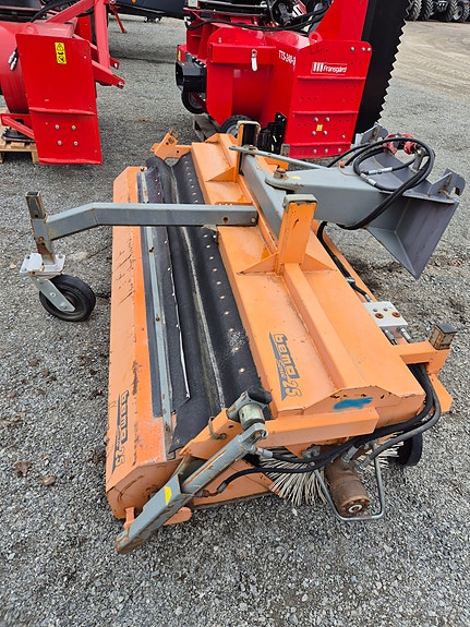 Bema feiemaskin med oppsamler 2011, kr 23 000,-