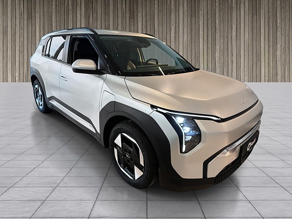 Kia EV3 2 of 5