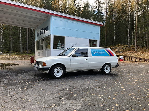 Peugeot 305 3 of 5