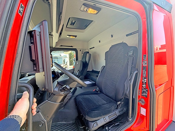 Mercedes-Benz Actros 1832L SKAB 19 paller med sideåpning, varme i skap, ryggekamera, onspot, webasto, ledbar, se video 18 of 24