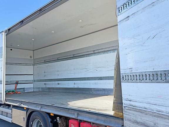 Mercedes-Benz Actros 1832L SKAB 19 paller med sideåpning, varme i skap, ryggekamera, onspot, webasto, ledbar, se video 14 of 24
