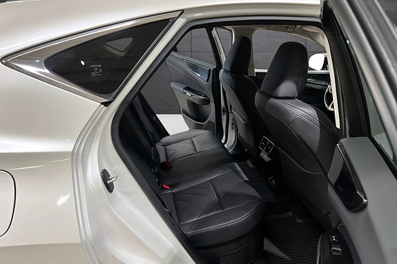 Lexus NX450h 16 of 21