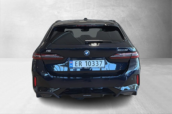 BMW i5 4 of 5