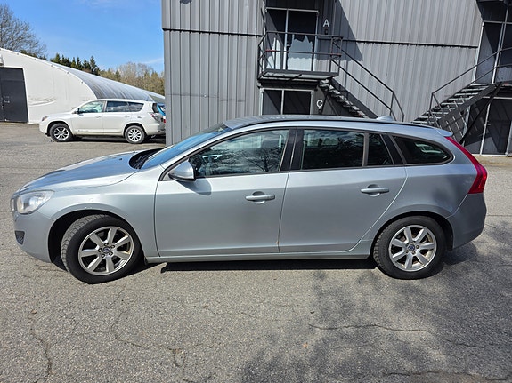 Volvo V60 2 of 23